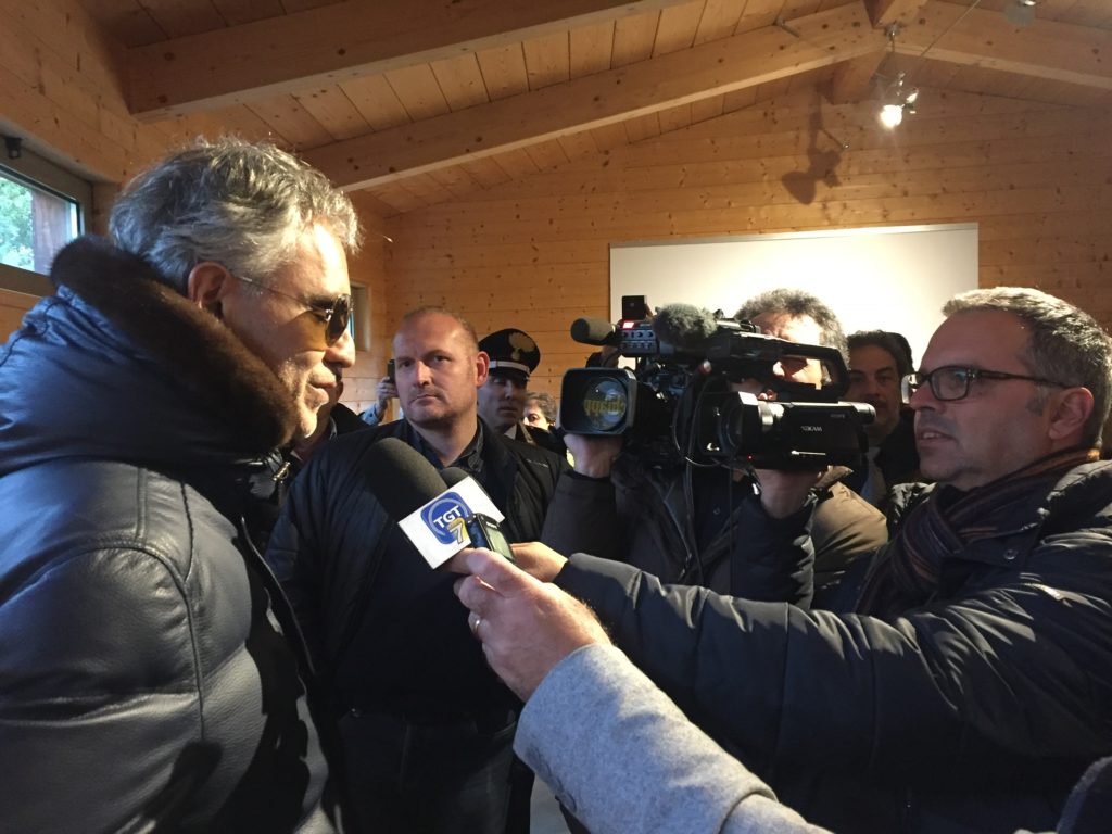 Andrea Bocelli nel 2016 all' inaugurazione del percorso multi–sensoriale (tattile e uditivo) Percorso multi–sensoriale (tattile e uditivo) per persone non vedenti
